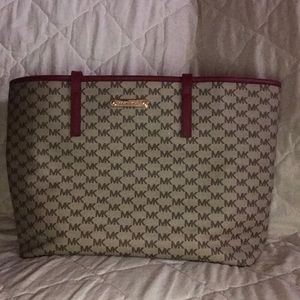 MK Large Tote. Gently Used. Great Condition.